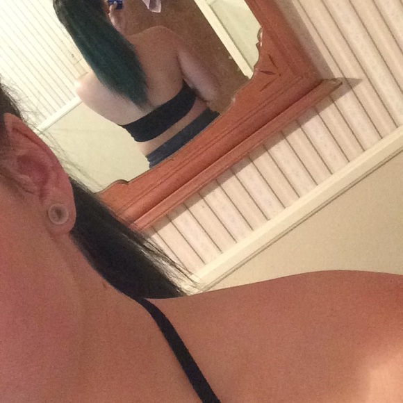 Skull hands crop top - Picture 3 of 3